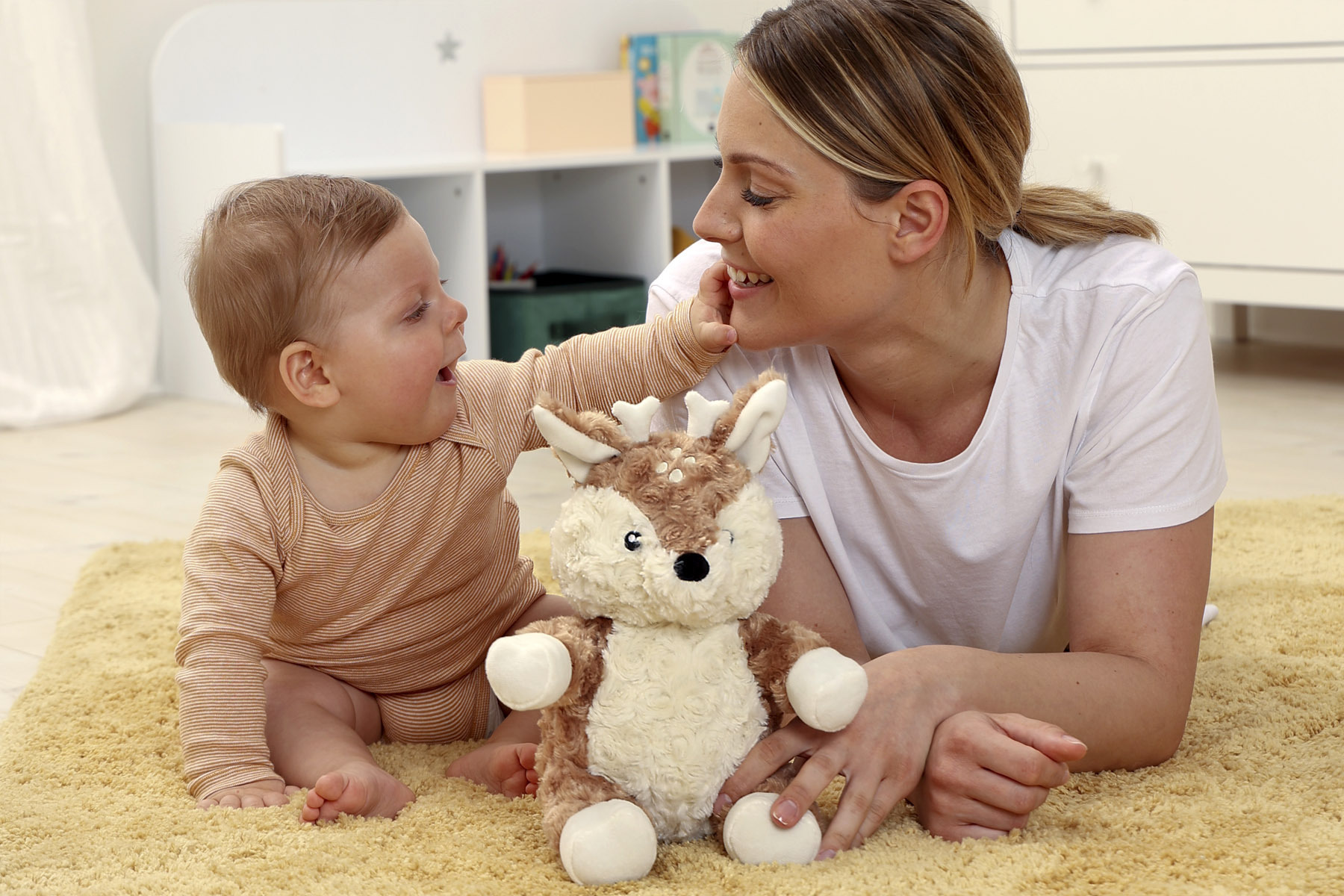 Cloud b®Love Light Buddies - Finley Fawn ™ Nočné svetielko s melódiou, Srnka, 0m+