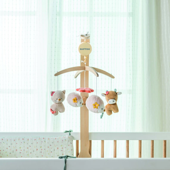 NATTOU Kolotoč hudobný nad postieľku drevo Mila, Zoe & Lana