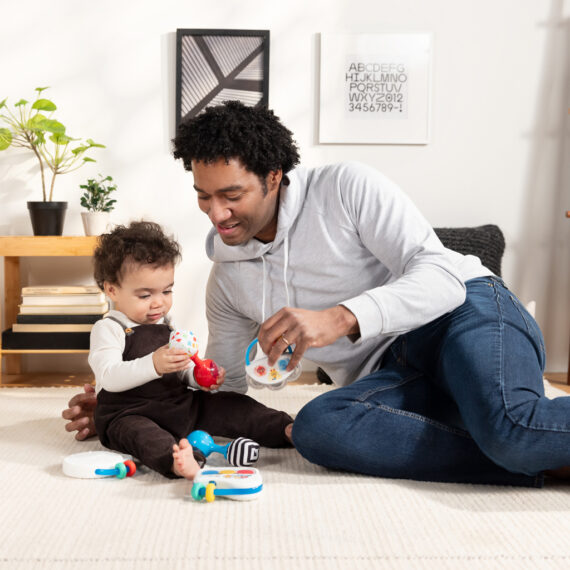 BABY EINSTEIN Hračka hrkálka Shake & Groove™ 2ks, 0m+