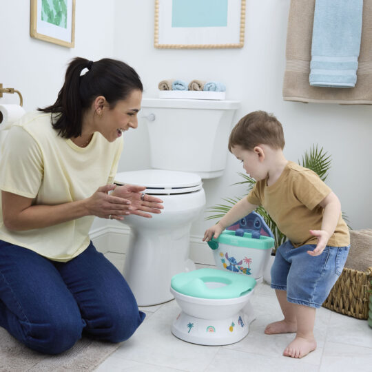 BRIGHT STARTS Toaleta detská so zvukom Stitch My Size Potty™ 18m+, do 23kg