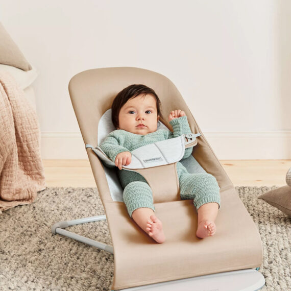 BABYBJÖRN Lehátko Balance Soft Woven Beige/ grey Jersey, svetlá konštrukcia