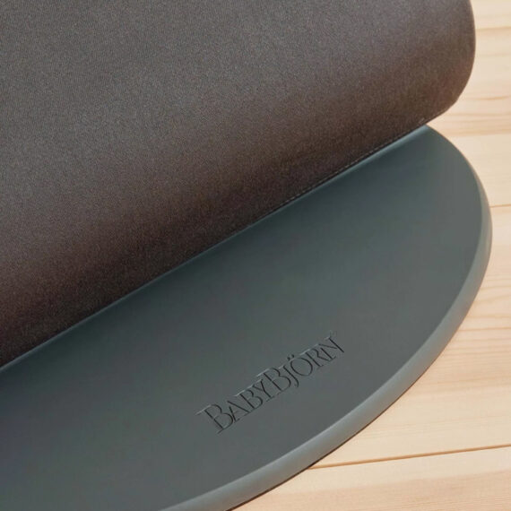 BABYBJÖRN Lehátko Bliss Anthracite cotton Petal, tmavá šedá konštrukcia