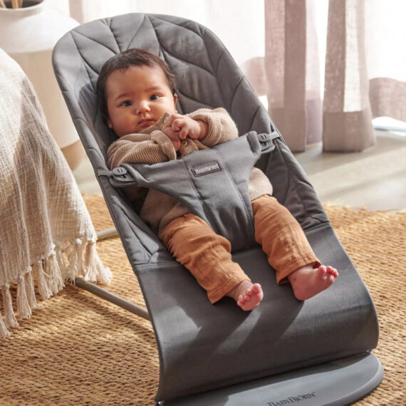 BABYBJÖRN Lehátko Bliss Anthracite cotton Petal, tmavá šedá konštrukcia