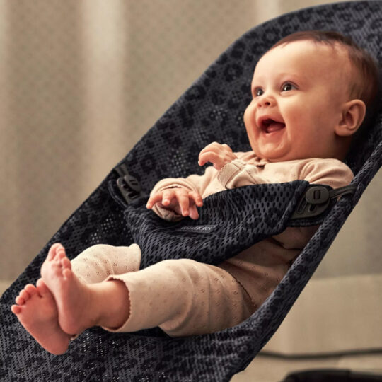 BABYBJÖRN Lehátko Bliss Anthracite Leopard mesh, čierna konštrukcia
