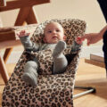 BABYBJÖRN Lehátko Bliss Beige Leopard print cotton, tmavá šedá konštrukcia