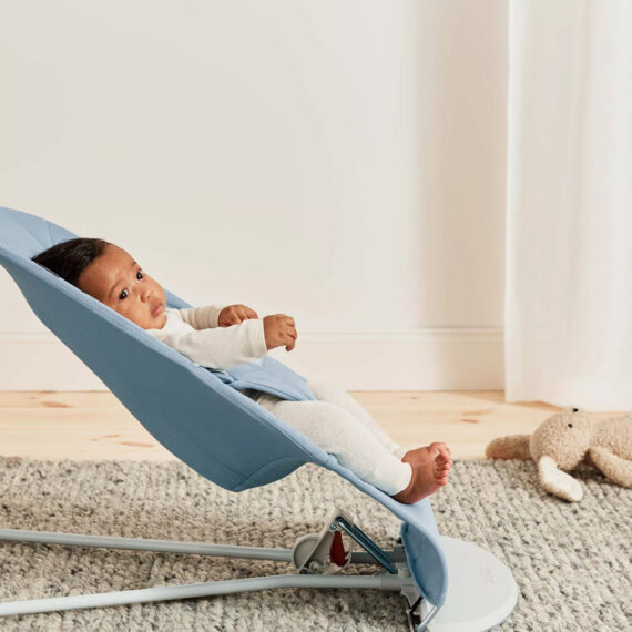 BABYBJÖRN Lehátko Bliss Blue cotton Petal, svetlá šedá konštrukcia