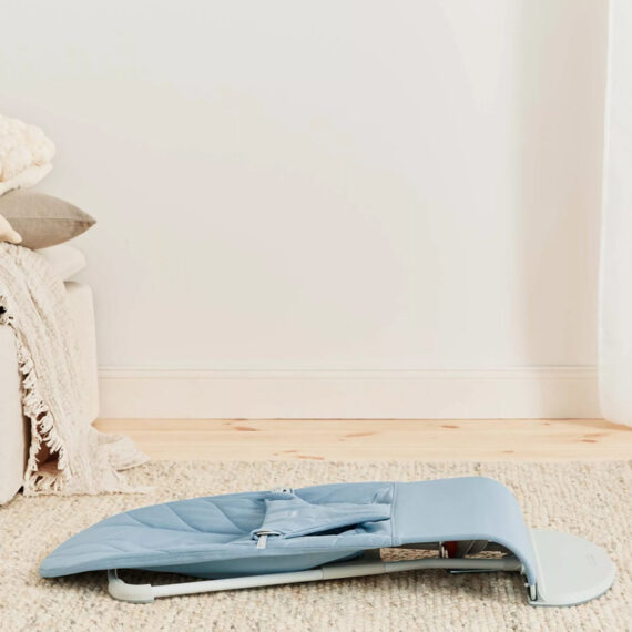 BABYBJÖRN Lehátko Bliss Blue cotton Petal, svetlá šedá konštrukcia