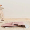BABYBJÖRN Lehátko Bliss Dusty pink cotton Petal, svetlá šedá konštrukcia