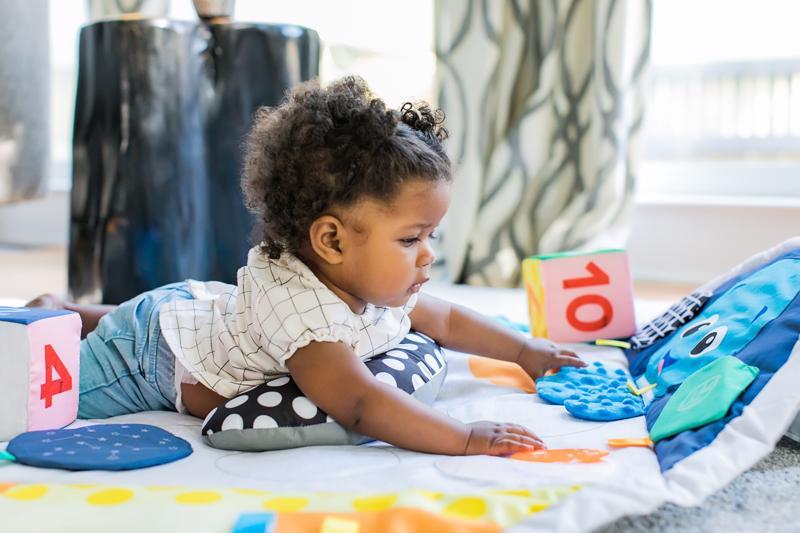 BABY EINSTEIN Deka na hranie svetelná Sensory Play Space extra veľká 0m+