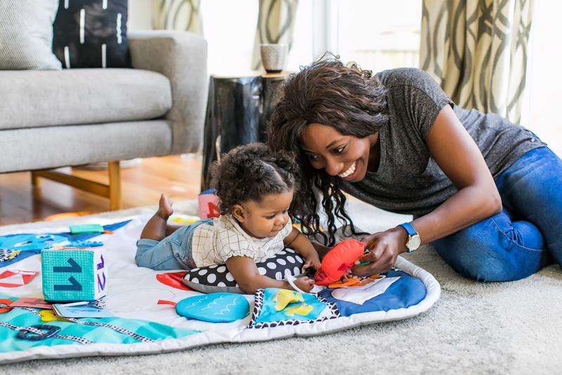 BABY EINSTEIN Deka na hranie svetelná Sensory Play Space extra veľká 0m+