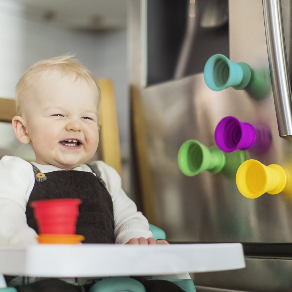 BABY EINSTEIN Hračka maxi prísavky poháriky 6 ks Stack&Squish Cups™ 6m+