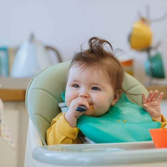 Tommee Tippee Easigrip™ Široké lyžičky pre ľahké uchopenie, 4m+, 5ks