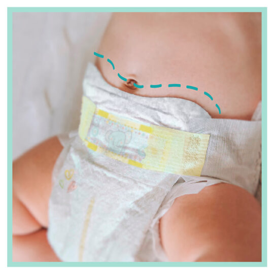 PAMPERS Balenie darčekové – Jednorázové plienky Premium Care 2 (4-8 kg), 136 ks + obrúsky ZDARMA