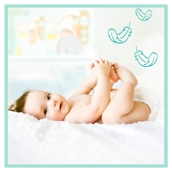PAMPERS Balenie darčekové – Jednorázové plienky Premium Care 4 (9-14 kg), 104 ks + obrúsky ZDARMA