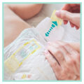 PAMPERS Balenie darčekové – Jednorázové plienky Premium Care 4 (9-14 kg), 104 ks + obrúsky ZDARMA