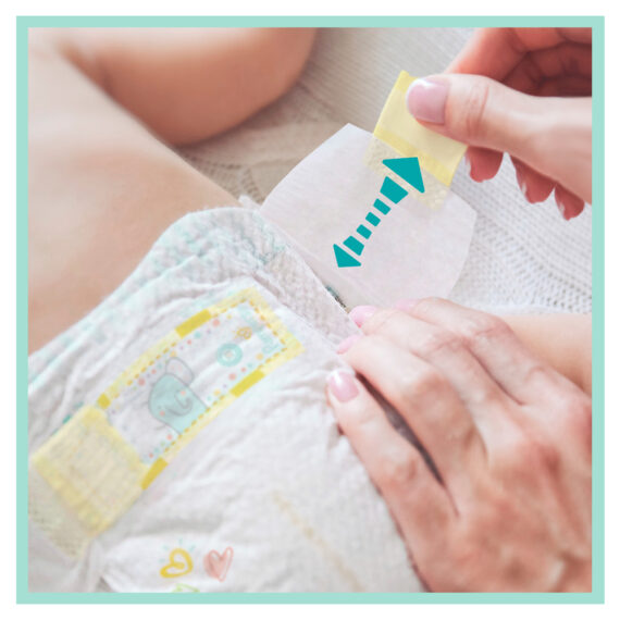 PAMPERS Balenie darčekové – Jednorázové plienky Premium Care 4 (9-14 kg), 104 ks + obrúsky ZDARMA