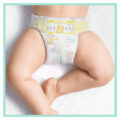PAMPERS Balenie darčekové – Jednorázové plienky Premium Care 4 (9-14 kg), 104 ks + obrúsky ZDARMA