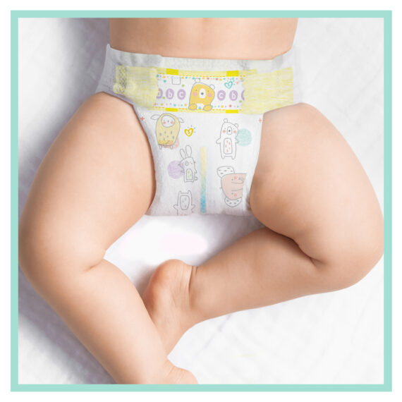 PAMPERS Balenie darčekové – Jednorázové plienky Premium Care 4 (9-14 kg), 104 ks + obrúsky ZDARMA