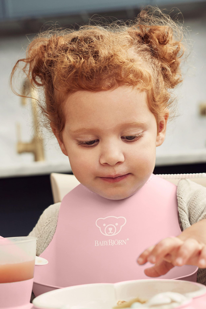 BABYBJÖRN Podbradník Baby púdrovo ružový