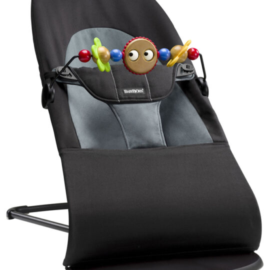 BABYBJÖRN Lehátko Balance Soft s hračkou Black/Dark Grey