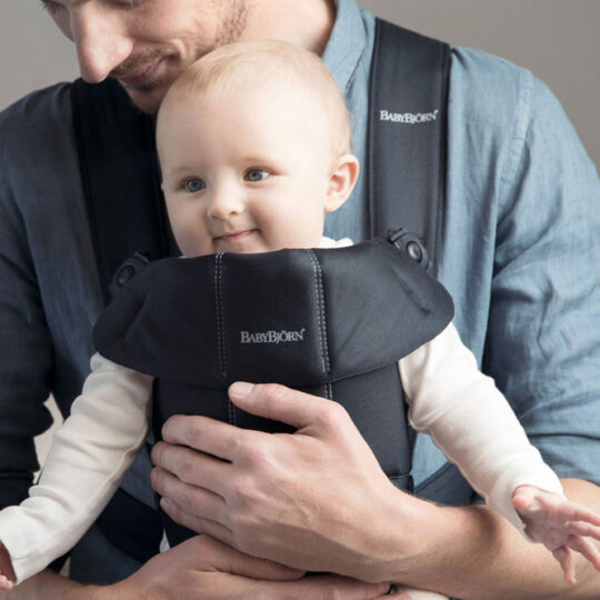 BABYBJÖRN Nosič Mini, Black Cotton