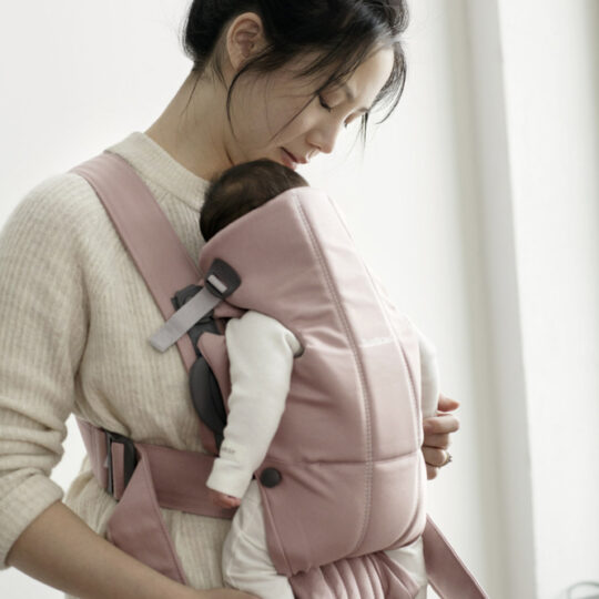 BABYBJÖRN Nosič Mini, Dusty Pink Cotton