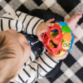 BABY EINSTEIN Hryzačka lopta Bendy Ball™ 3m+
