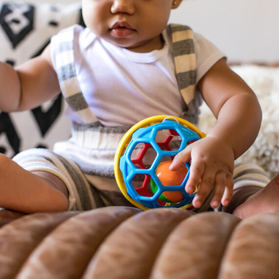 BABY EINSTEIN Hryzačka lopta Bendy Ball™ 3m+