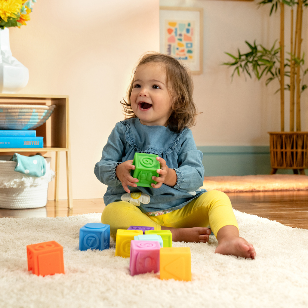 BRIGHT STARTS Hračka multisenzorická kocky set Cubes & Cuties™ 18ks, 3m+