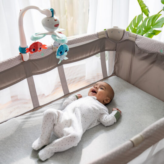 Tiny Love Prenosný kolotoč  na zavesenie s melódiou – Poklady oceánu, 0m+