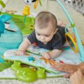 Tiny Love Hracia podložka s hrazdou Kick&Play – Farma, 0m+
