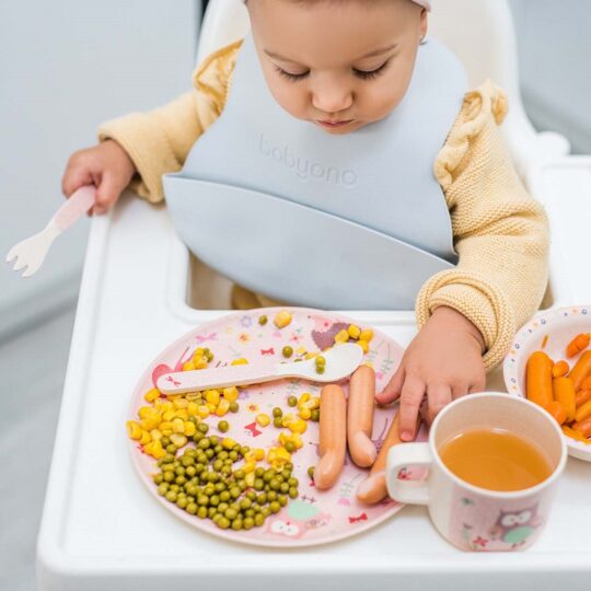 BABYONO Podbradník mäkký plastový s vreckom bez BPA blue 6m+