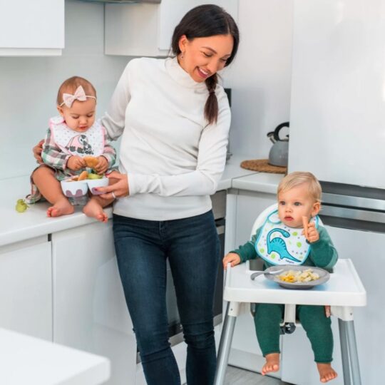 BABYONO Miska 2v1 uzatvárateľná, s lyžičkou 200+150 ml modrá 6m+