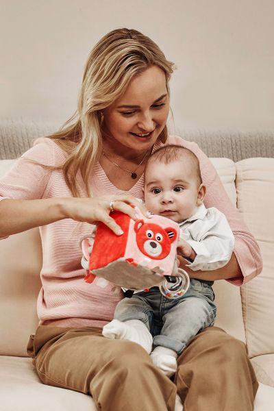 CANPOL BABIES Plyšová senzorická kocka Medvedíky červená
