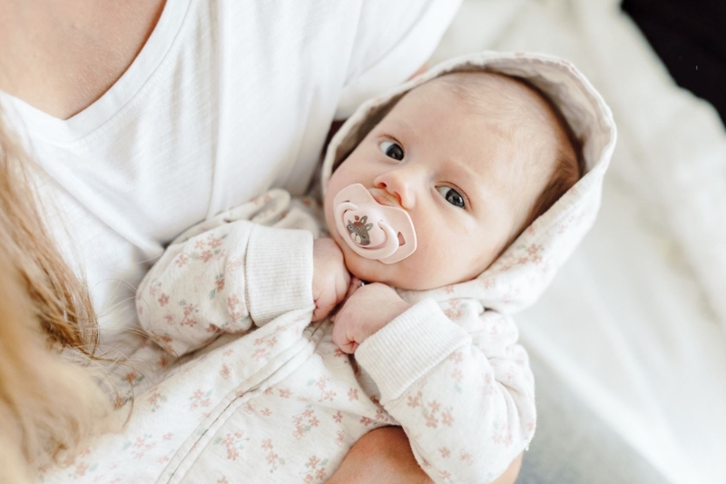 CANPOL BABIES Set symetrických silikónových cumlíkov 0-6m Bonjour Paris ružový