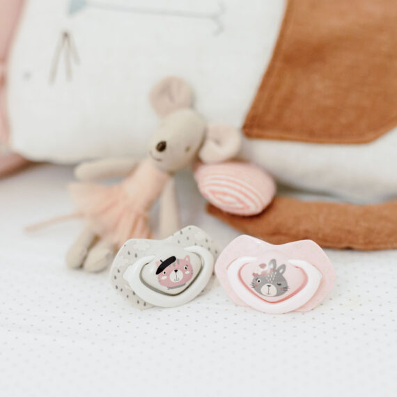 CANPOL BABIES Set symetrických silikónových cumlíkov 6-18m Bonjour Paris ružový