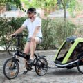 HAMAX Avenida One – jednomiestny vozík za kolo vr. ramena + kočíkový set Lime, odpružený