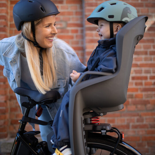 HAMAX Cyklosedačka s uzamykateľným zámkom Amiga Grey/Red