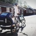 HAMAX Outback 2v1 – dvojmiestny vozík za bicykel vr. ramená + kočíkovú set – Navy Blue, polohovacie