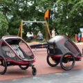 HAMAX Outback 2v1 – dvojmiestny vozík za bicykel vr. ramena + kočíkový set Grey/Red/Antracit poloh.