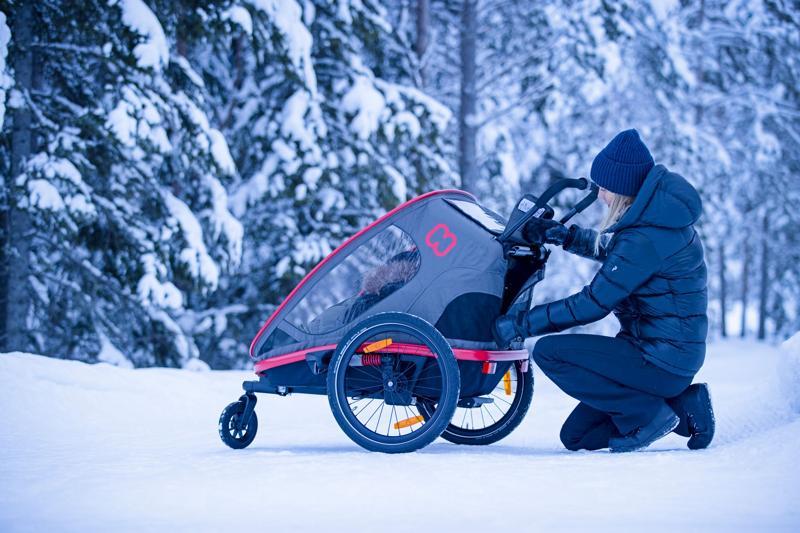 HAMAX Outback 2v1 – dvojmiestny vozík za bicykel vr. ramena + kočíkový set Grey/Red/Antracit poloh.