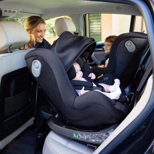 CHICCO Autosedačka Seat2Fit i-size 45-105 cm Black (0-18kg)