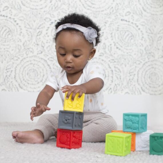 INFANTINO Kocky Squeeze & Stack 8 ks