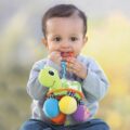 INFANTINO Závesná korytnačka so zrkadlom