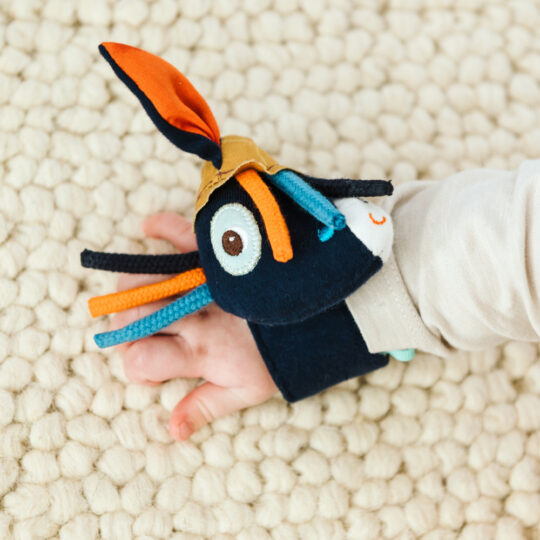 LILLIPUTIENS Náramok hrkajúci oslík Ignác