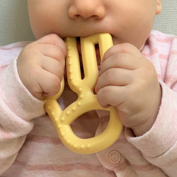 MINIKOIOI Hryzadlo silikónové – Yellow