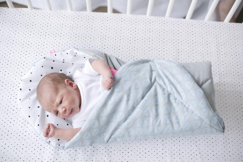 MOTHERHOOD Plachta napínacia s gumičkou BIO Black Dots 60×120 cm