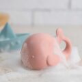 NATTOU Hračka do vody veľryba Pink 11 cm