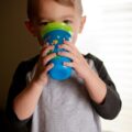 NUBY Hrnček netečúci 360° 300 ml, 6 m+ modrá / zelená
