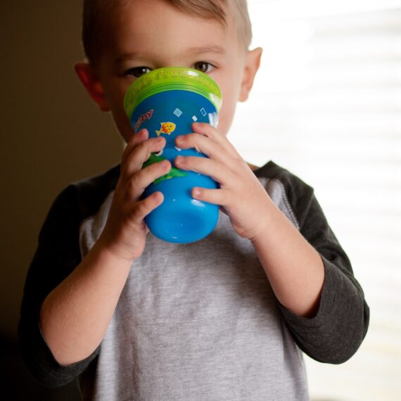 NUBY Hrnček netečúci 360° 300 ml, 6 m+ modrá / zelená